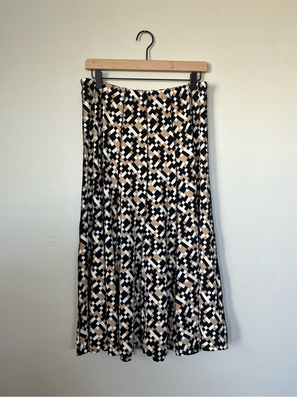 Maria Gabrielle | Black, White, & Tan Patterned Midi Skirt
